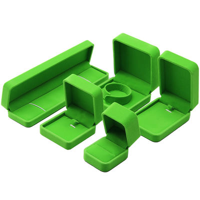 comprar China Fabricación al por mayor de alta gama Hecho a mano Caja de collar y anillo Embalaje de joyería Logotipo personalizado Lujo Cuadrado Ante Terciopelo verde claro Caja de joyería online manufacture