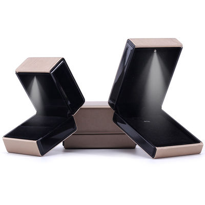 9*9*5cm Rectángulo Hanhong Collar de Oro Personalizado Brazalete y Anillo Caja de embalaje de joyas LED