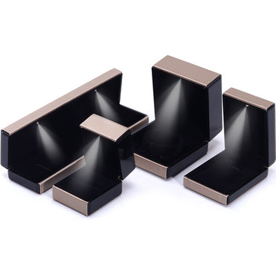 9*9*5cm Rectángulo Hanhong Collar de Oro Personalizado Brazalete y Anillo Caja de embalaje de joyas LED