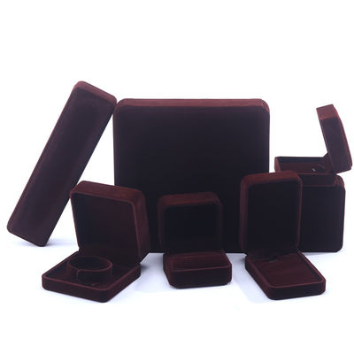 comprar China Fabricación al por mayor de alta gama Hecho a mano Caja de collar y anillo Embalaje de joyería Logotipo personalizado Caja de joyería cuadrada de lujo de gamuza y terciopelo marrón online manufacture