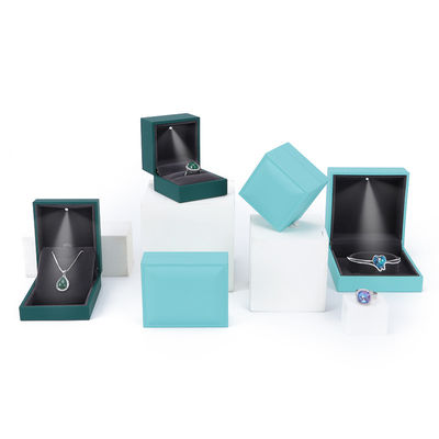 Caja de embalaje de joyas de luz LED Hanhong personalizada para brazaletes y aretes de collar