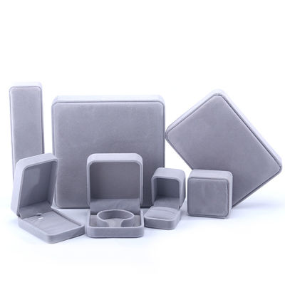 Tamaño personalizado Caja de joyería de terciopelo gris para collar Orecillos de brazalete Embalaje