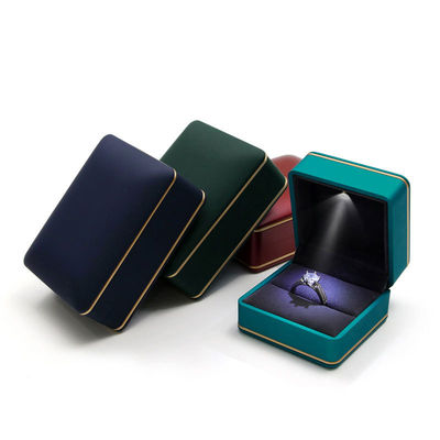 Embalaje de joyas con luz Hanhong Logotipo personalizado Impresión de pantalla de seda Caja de almacenamiento LED de lujo