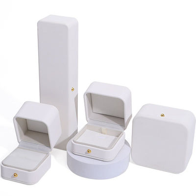 Cuadro de joyas de cuero de collar de seda espesa con logotipo personalizado y diseño de forma rectangular