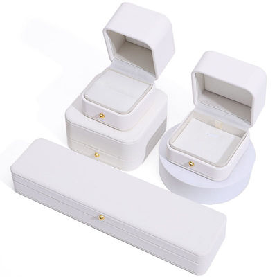 Cuadro de joyas de cuero de collar de seda espesa con logotipo personalizado y diseño de forma rectangular