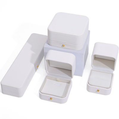 Cuadro de joyas de cuero de collar de seda espesa con logotipo personalizado y diseño de forma rectangular