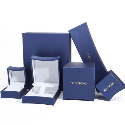 Caja de embalaje de joyas octogonales con logotipo personalizado en cuero azul para anillos de collar