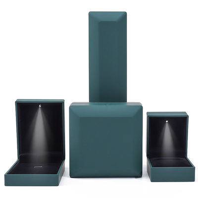 Paquete de joyas Logotipo personalizado Verde LED de luz caja de terciopelo para anillos Brazaletes Collares