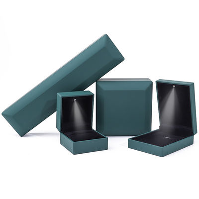 Paquete de joyas Logotipo personalizado Verde LED de luz caja de terciopelo para anillos Brazaletes Collares