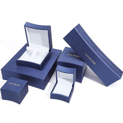 Caja de embalaje de joyas octogonales con logotipo personalizado en cuero azul para anillos de collar