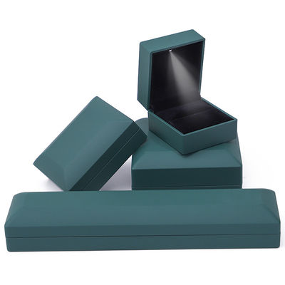 Paquete de joyas Logotipo personalizado Verde LED de luz caja de terciopelo para anillos Brazaletes Collares
