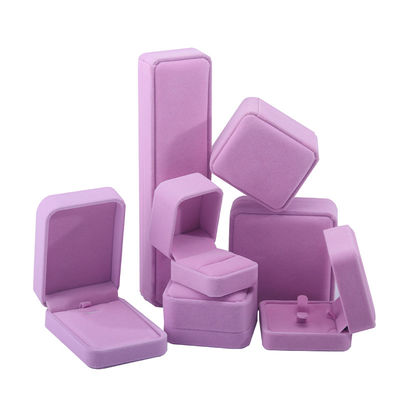 La caja de joyas de terciopelo rosa más reciente para el tamaño personalizado de los pendientes de punta de joyería embalaje