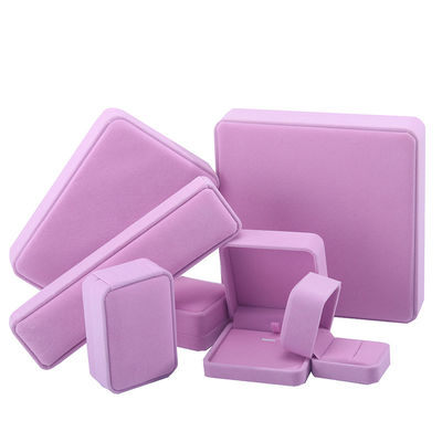 La caja de joyas de terciopelo rosa más reciente para el tamaño personalizado de los pendientes de punta de joyería embalaje