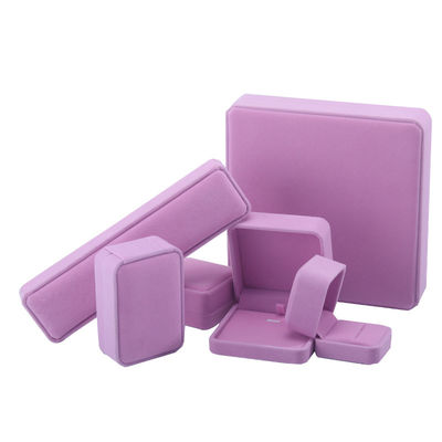 La caja de joyas de terciopelo rosa más reciente para el tamaño personalizado de los pendientes de punta de joyería embalaje