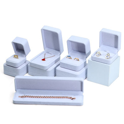 Caja de embalaje de joyas personalizadas de terciopelo blanco para collar de pendientes de brazalete y anillo