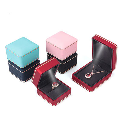 Caja de almacenamiento de joyas de impresión de pantalla de seda con logotipo personalizado con caja de anillos de cianuro de luz Hanhong