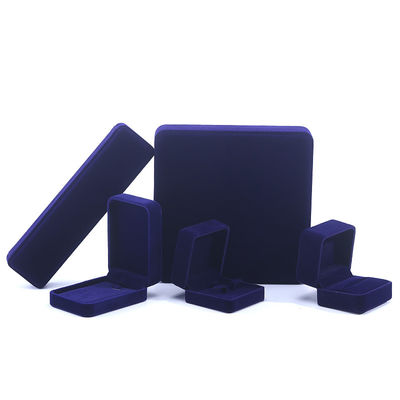 China Fabricación mayorista de alta gama Cuadro de anillo de collarada hecha a mano Embalaje de joyas Logotipo personalizado Luxo Cuadrado Suede Veludo Azul Caja de joyas