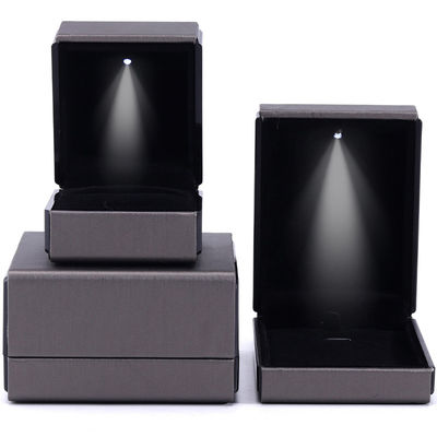 Caja de embalaje de joyas de luz LED de Hanhong Custom Logotipo en gris para collar y anillo de pulsera