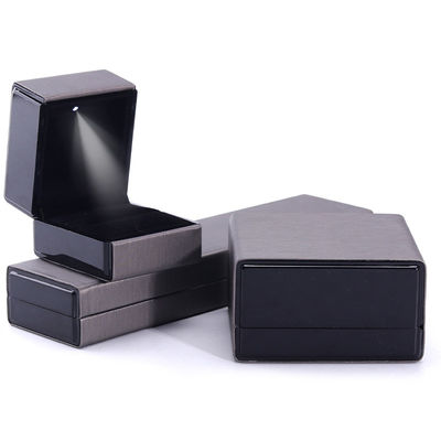 Caja de embalaje de joyas de luz LED de Hanhong Custom Logotipo en gris para collar y anillo de pulsera