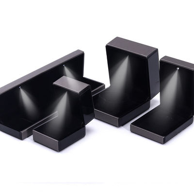 Caja de embalaje de joyas de luz LED de Hanhong Custom Logotipo en gris para collar y anillo de pulsera