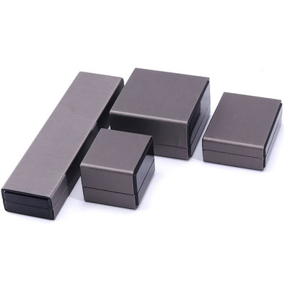 Caja de embalaje de joyas de luz LED de Hanhong Custom Logotipo en gris para collar y anillo de pulsera