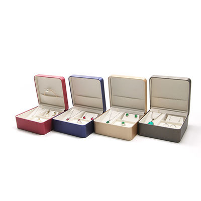 Juego de aretes y collar personalizados con caja de regalo para guardar joyas de viaje