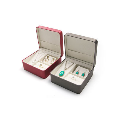 Juego de aretes y collar personalizados con caja de regalo para guardar joyas de viaje
