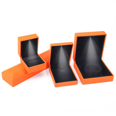 Tamaño personalizado Caja de joyería de anillo LED naranja hecha a mano para logotipo personalizado y luz blanca