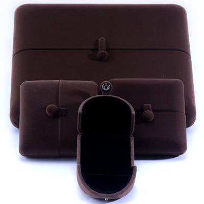 Caja de joyas de terciopelo marrón rectangular para los aretes de brazalete de logotipo personalizado Hanhong