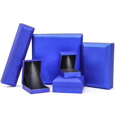 Logotipo personalizado Caja de joyas LED azul para brazalete y aretes de collar