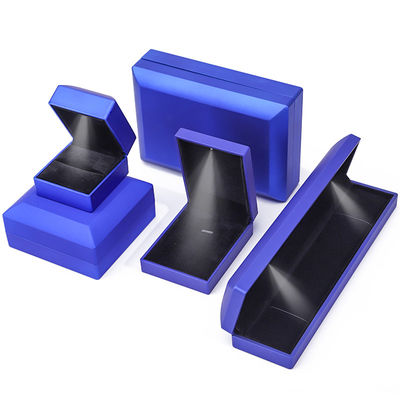 Logotipo personalizado Caja de joyas LED azul para brazalete y aretes de collar