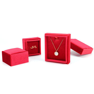El logotipo del cliente Hanhong Velvet Jewelry Display Caja de regalo para compromisos personalizados
