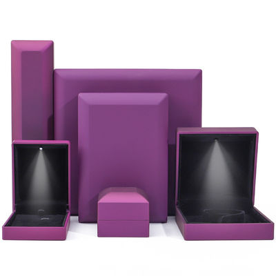 comprar Logotipo personalizado Rectángulo púrpura LED caja de joyas para y venta al por menor en forma de rectángulo online manufacture