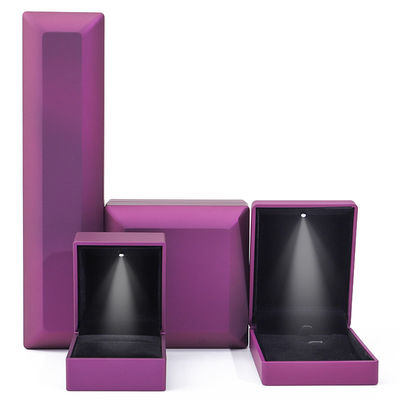 Logotipo personalizado Rectángulo púrpura LED caja de joyas para y venta al por menor en forma de rectángulo