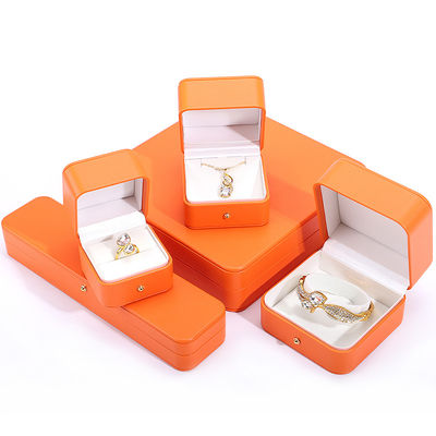 Organizador de joyas de viaje de cuero y terciopelo personalizado para pendientes de anillos de collar