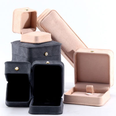 Caja de embalaje de joyería de lujo personalizada para pulseras de terciopelo pendientes collar de perla cerradura