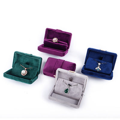 Logotipo personalizado Caja de embalaje de joyas de metal Hanhong para pendientes Brazalete Collar de anillo