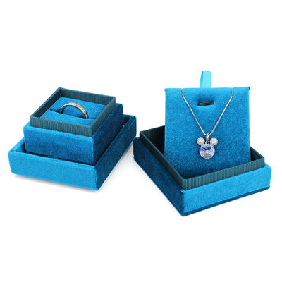 Caja de almacenamiento de anillo cuadrado azul claro para pantalla de joyas de terciopelo de tamaño personalizado en terciopelo