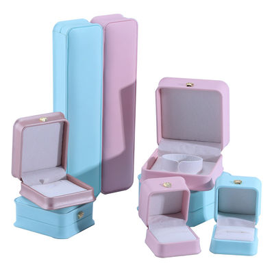 Forma cuadrada de la corona hecha a mano de lujo de diseño de la caja de joyería de cuero PU para anillos y collares