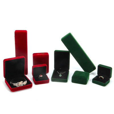 Logotipo personalización caja de embalaje de joyas de terciopelo para el brazalete de grado set de anillo de collar