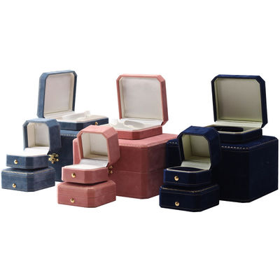 Caja de joyería de terciopelo rectangular para un collar y brazalete de lujo personalizado