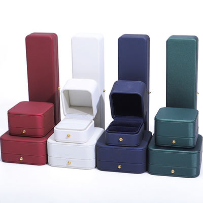 Caja de embalaje de joyas de diseño más reciente para pendientes de logotipo personalizado Anillos y collares