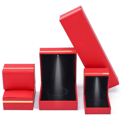 Nuevo estilo Han Hong Bracelet Light Deluxe con aretes grises y caja de joyas roja