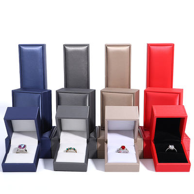 Caja de joyería de cuero hecha a mano para anillos y collares