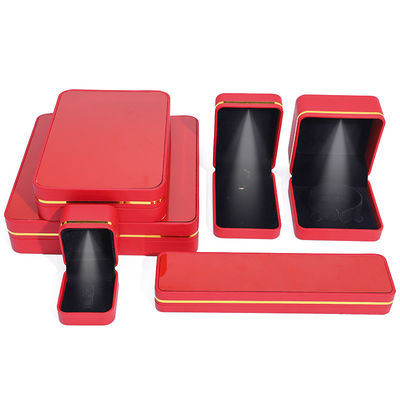 Rectángulo LED iluminado caja de joyería de cuero, caja de joyería personalizada mayorista