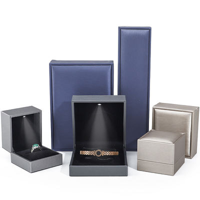 Cuadro de almacenamiento de joyas de cuero LED de PU