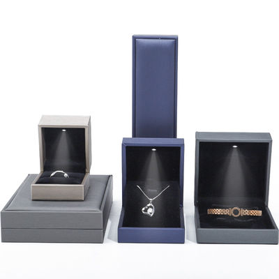 Cuadro de almacenamiento de joyas de cuero LED de PU