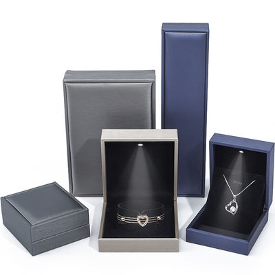 Cuadro de almacenamiento de joyas de cuero LED de PU