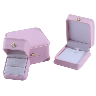Los pendientes rosa de los perros brazalete collar anillo de joyería caja con tamaño personalizado de cuero PU