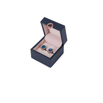 Caja de joyería de cuero PU de lujo con logotipo personalizado y estampado en caliente